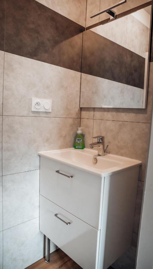 Ernée Appartement Neuf, Moderne Et Confortable! מראה חיצוני תמונה