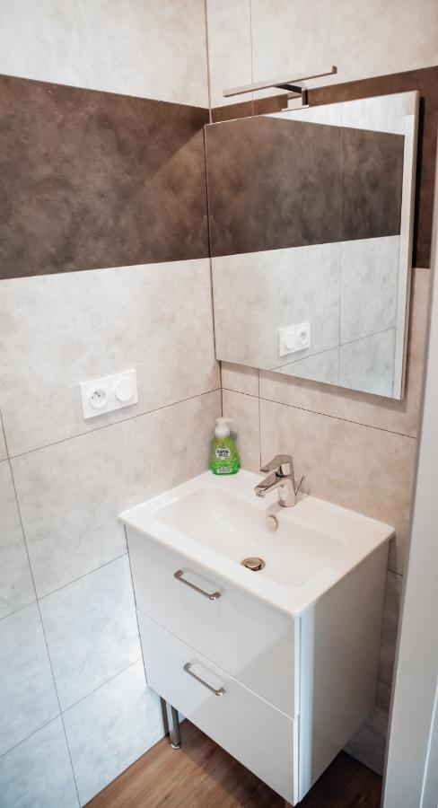 Ernée Appartement Neuf, Moderne Et Confortable! מראה חיצוני תמונה